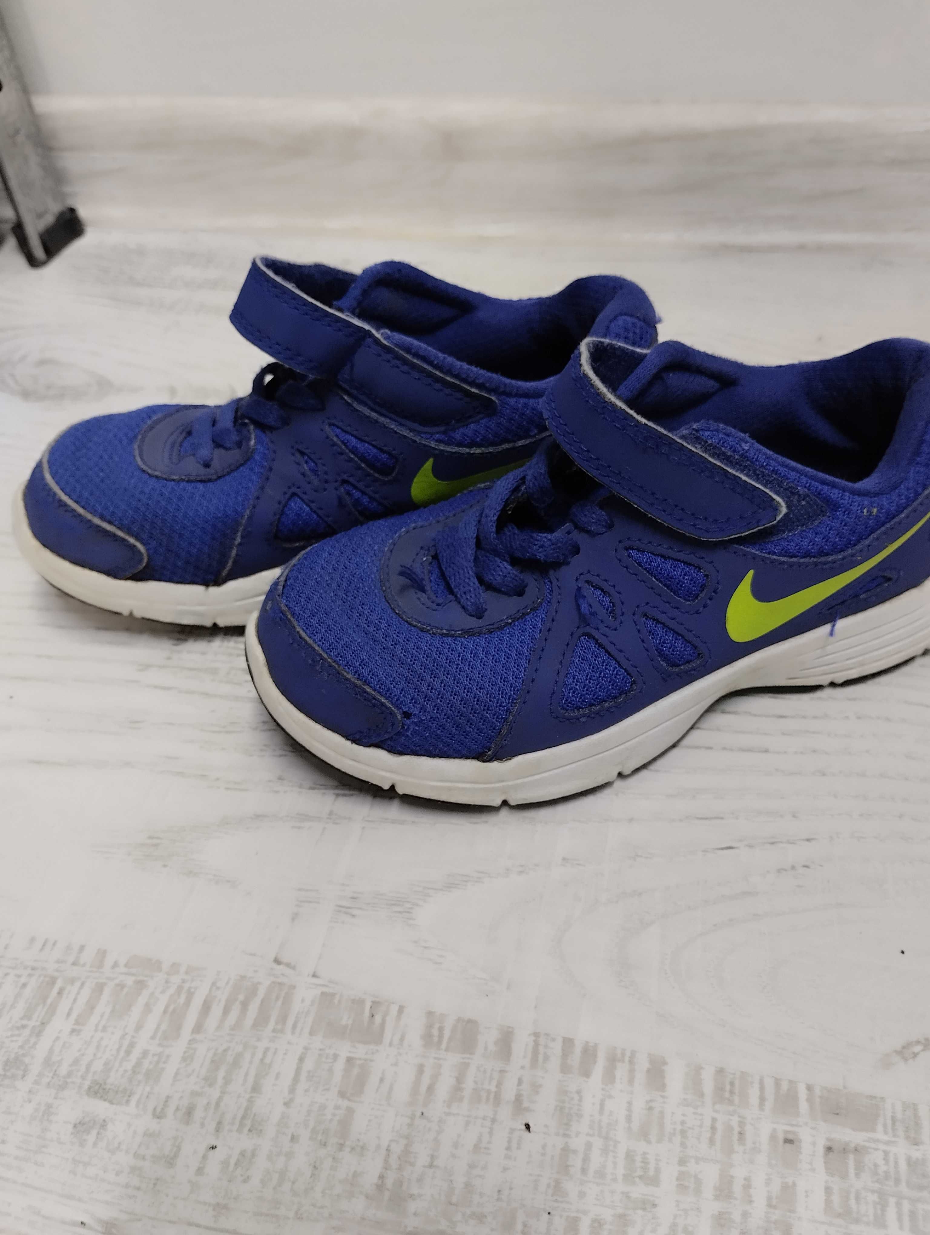 Nike оригінал кросівки кроссовки красовки  на хлопчика 28 розмір 18 см
