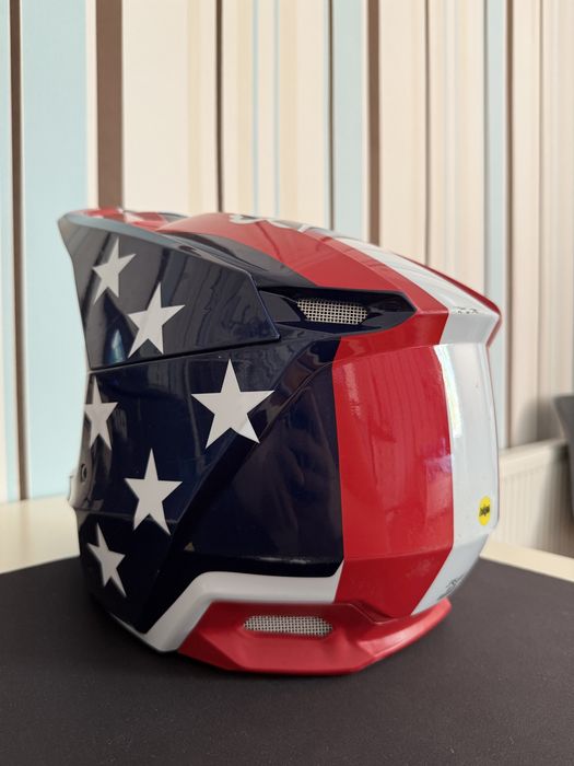 Fox v1 mips motorcycle helmet