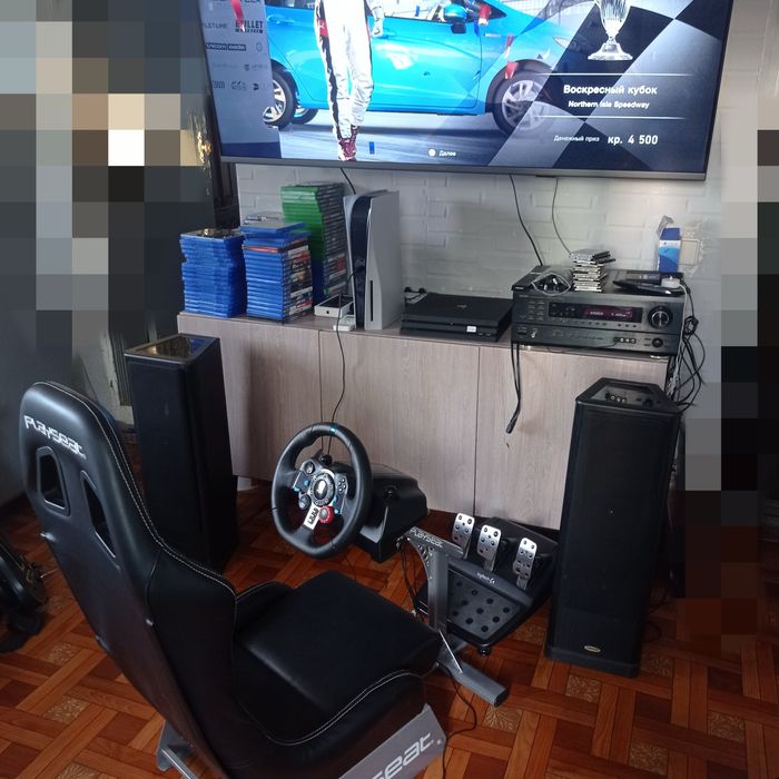 Кокпіт Playseat фірмовий. Майже новий