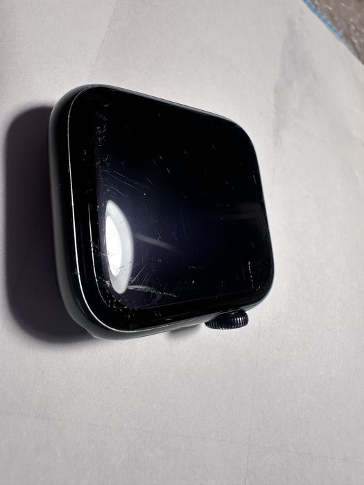 Apple Watch SE 44 mm A2352