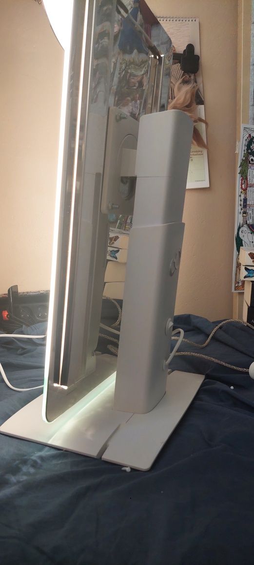 Duże lustro z podświetleniem led na toaletkę