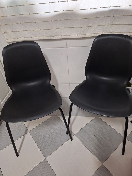 Conjunto 4 cadeiras iguais