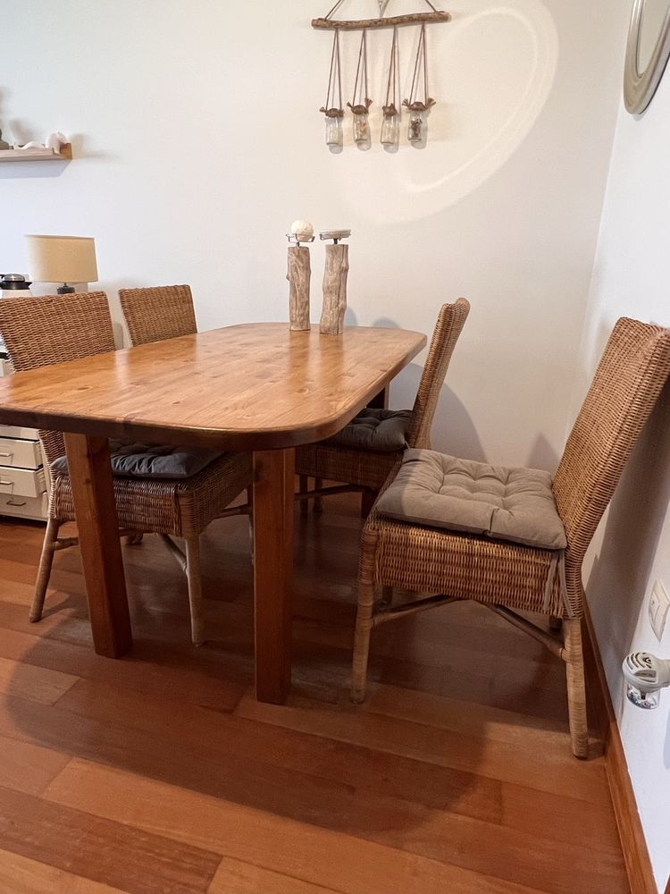Mesa de jantar com 4 cadeiras