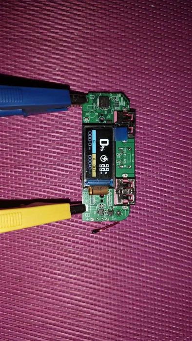 плата повербанк кольоровий дісплєй 22,5 ватт