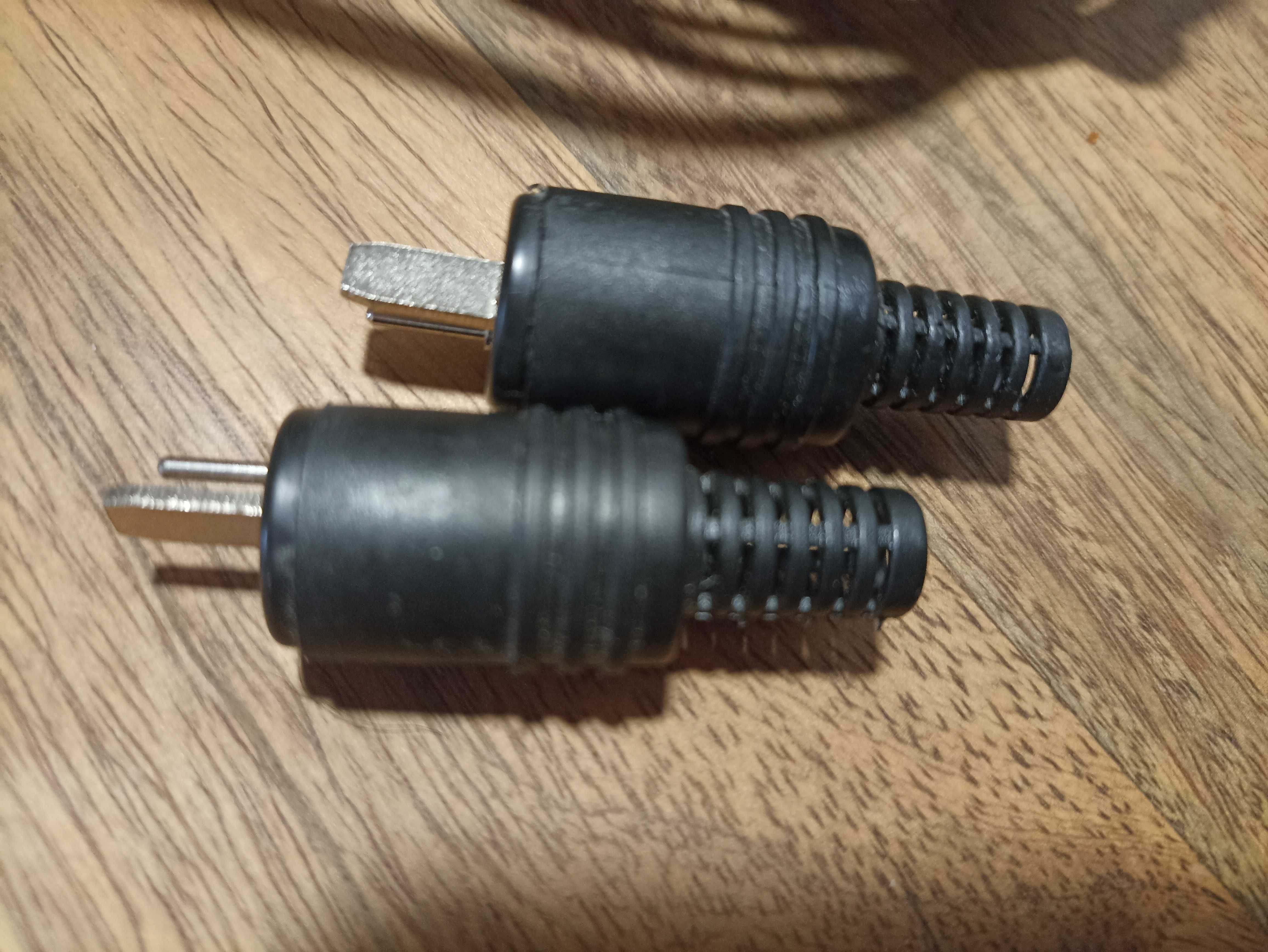 Zestaw kabel głośnikowy 4,8m x1,5mm2 plus 2 wtyki głośnikowe DIN2