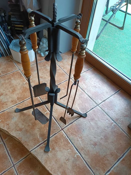 Sprzedam Zestaw kominkowy kuty z lat 80