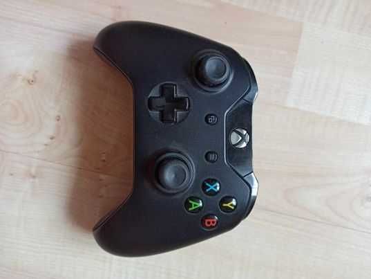 xbox one + 8 gier, oryginalny pad