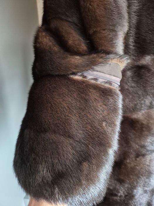 Норкова шуба з капюшоном