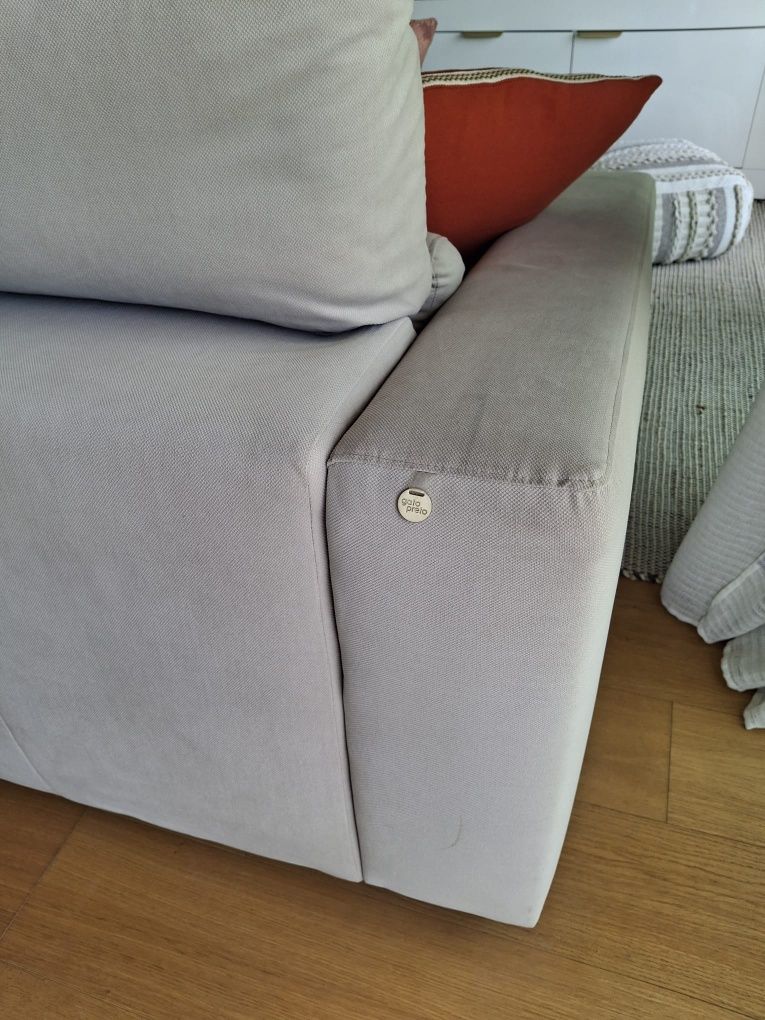 Sofá chaise-longue cinza