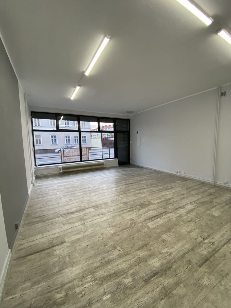 Lokal w ścisłym centrum, witryny okienne, parter