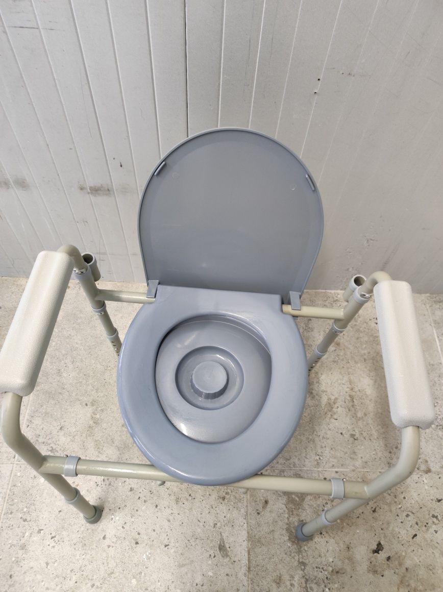 Toaleta przenośna, krzesło toaletowe dla osób niepełnosprawnych