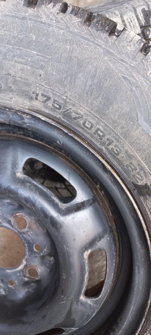 Резина зимняя 175/70R13