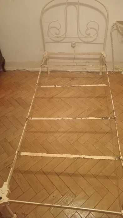 Cama de ferro antigo