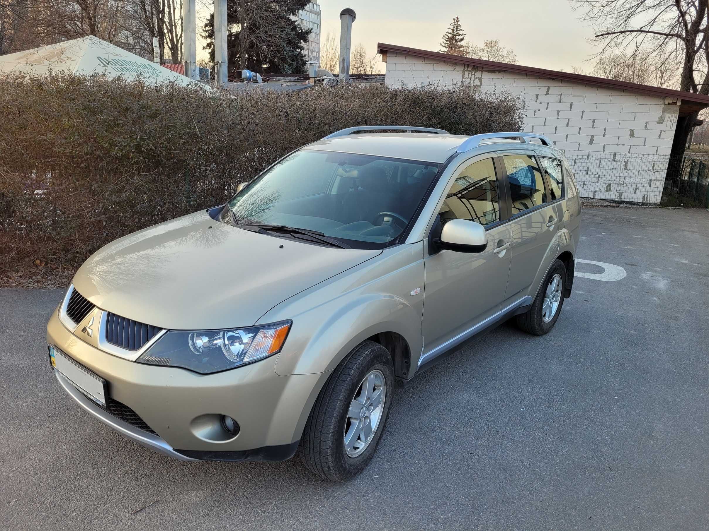 Mitsubishi Outlander XL, 2,4л, механика, 2008, 1 хозяин, пробег 60400