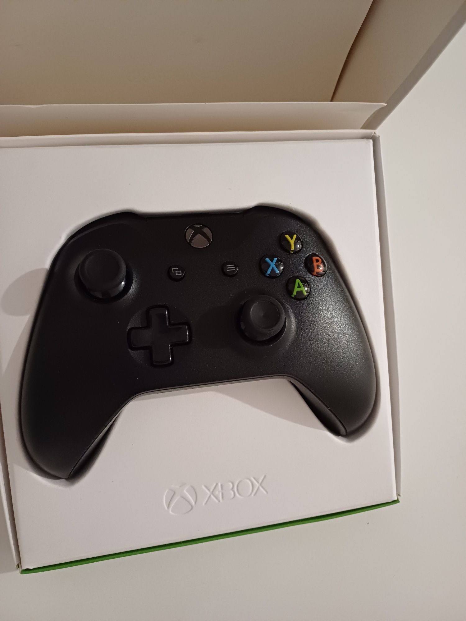 Pad Xbox One czarny oryginalny, model  1708