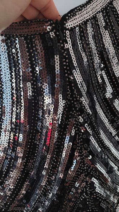 Śliczna sukienka cekinowa L