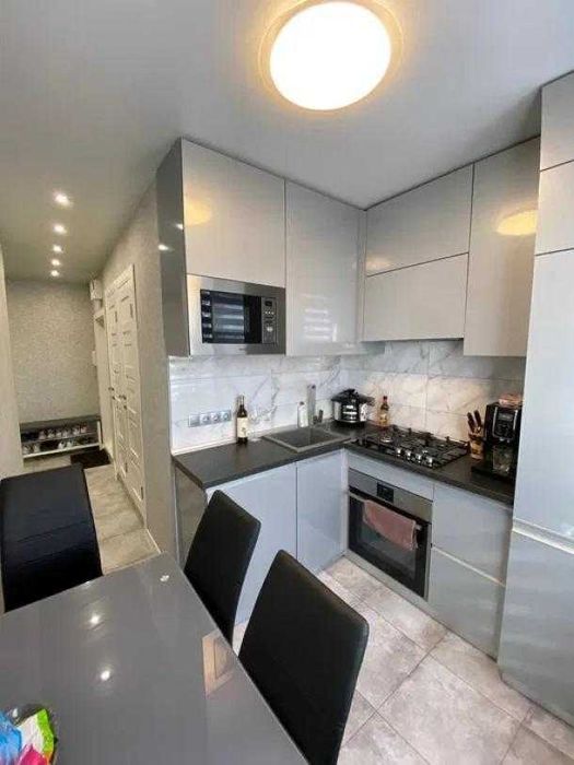 Продам 3к квартиру Новые Дома Метро Дворец спорта 3й этаж\9ти КАПрем.