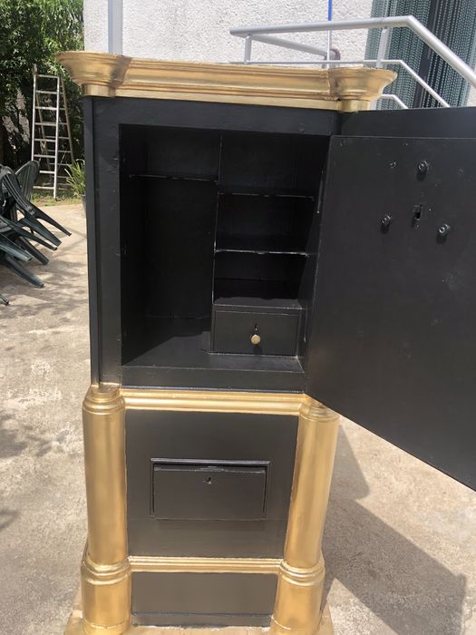 Cofre antigo metade de ferro e metade de madeira com codigo