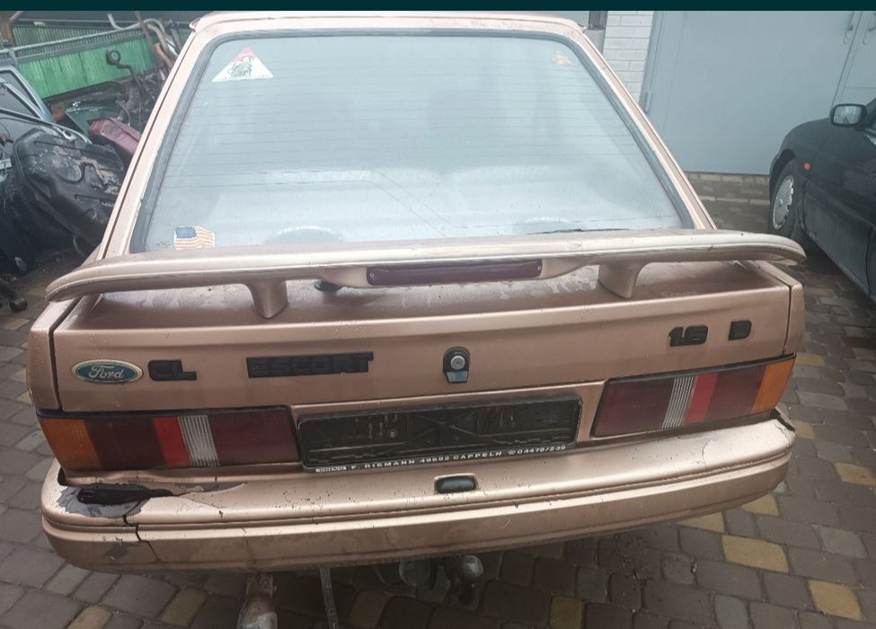 Ляда Форд ескорт мк3 -4 кришка багажника ford escort