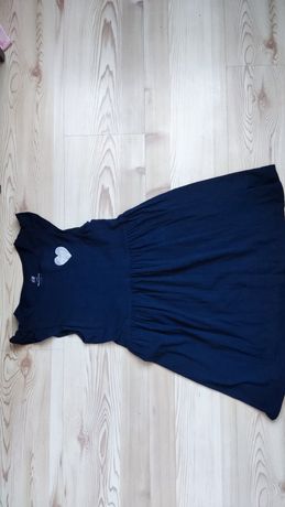 Sukienka z sierduszkiem marki H&M, rozmiar 122/128, stan bardzo dobry.