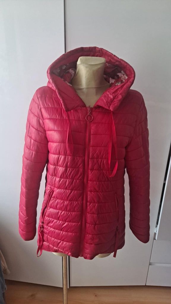 Czerwona/ w kwiaty/ dwustronna pikowana kurtka z kapturem r.L
