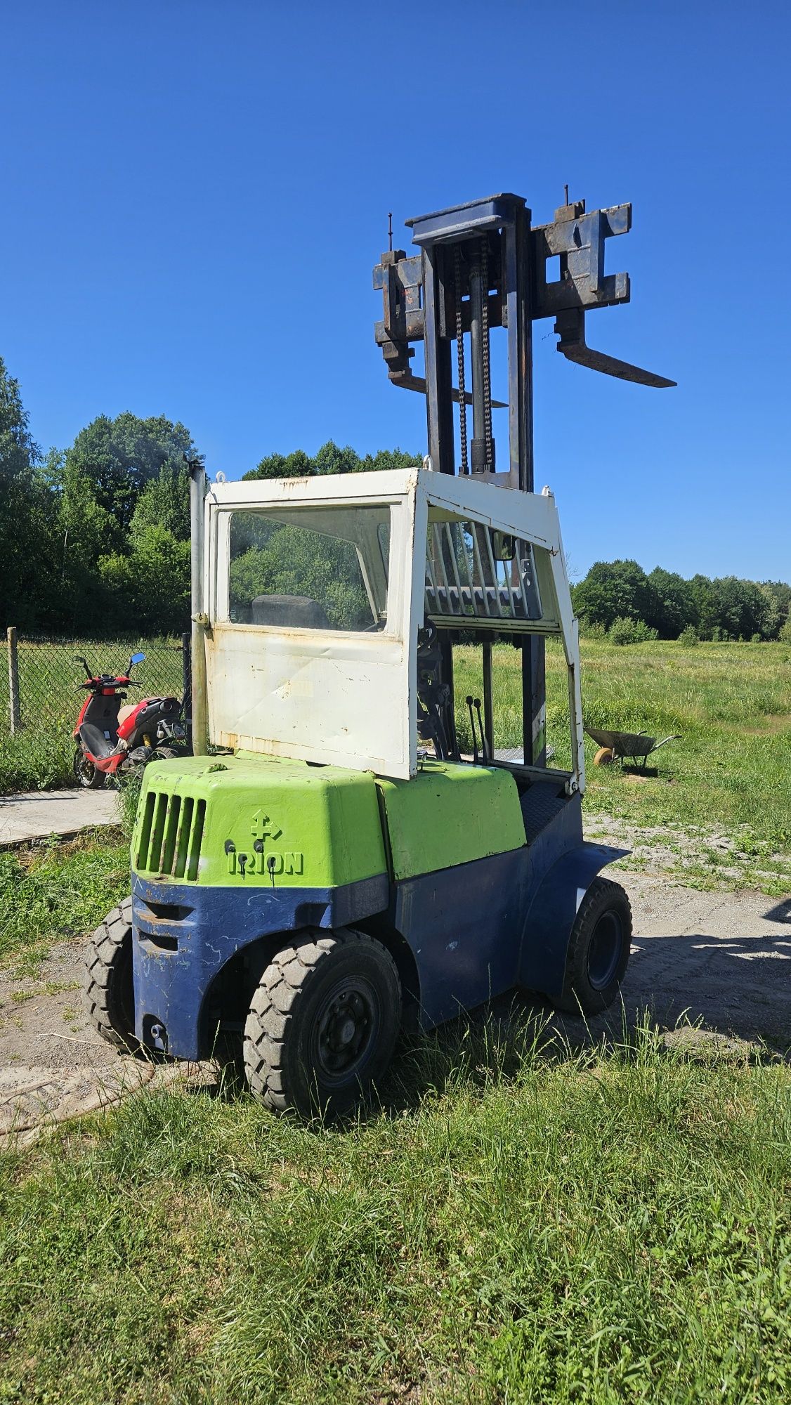 Wózek widłowy terenowy