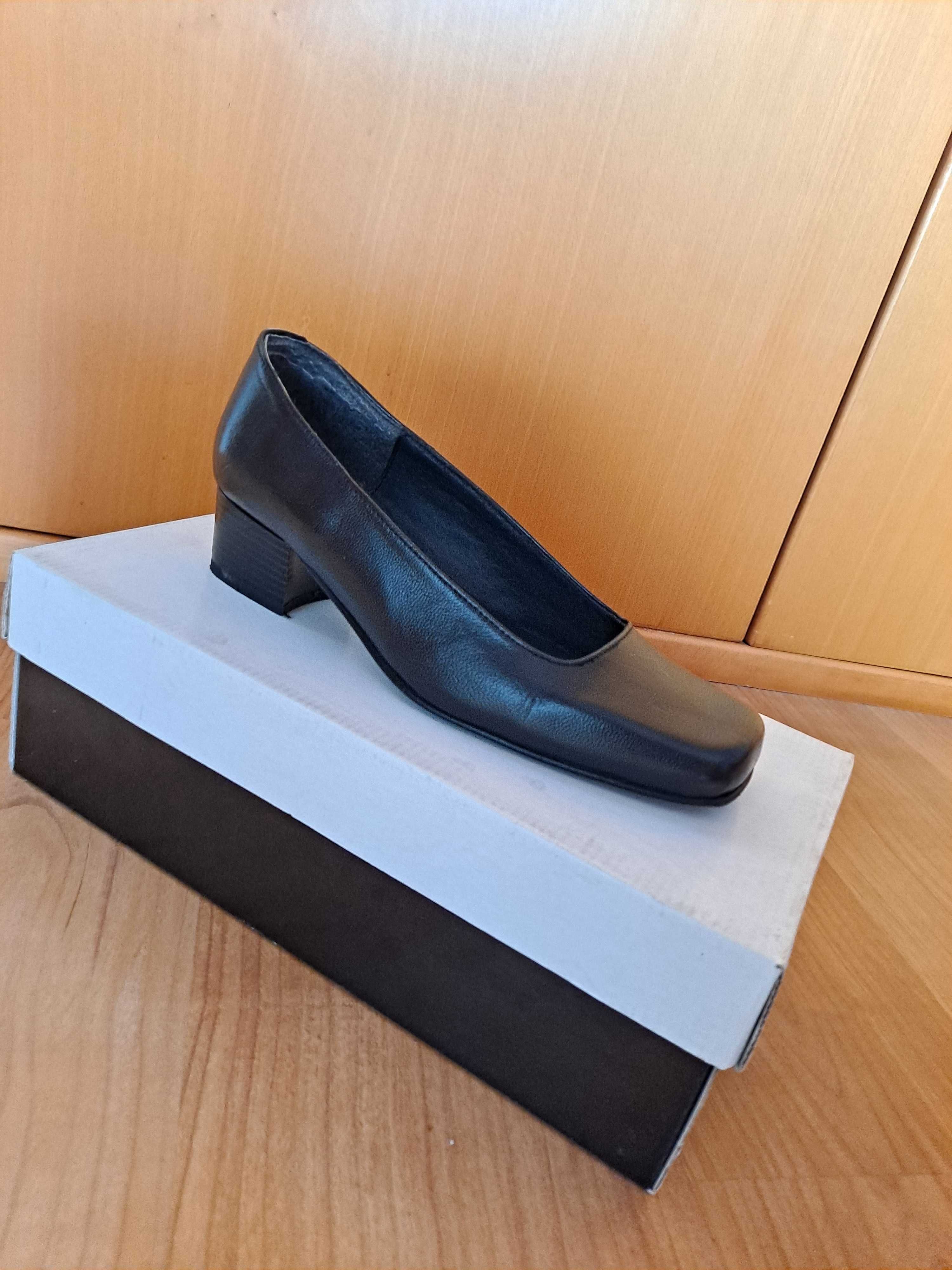 Traje Académico Preto Feminino
