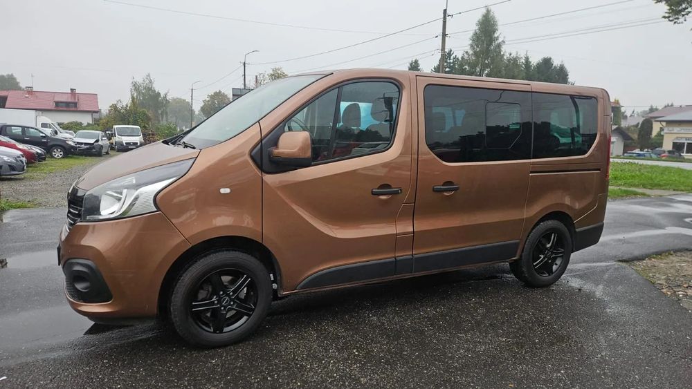 Renault Trafic 1,6 diesel 125 ps / 100 000 km / 9 osobowy / Nawiewy / 43 netto export