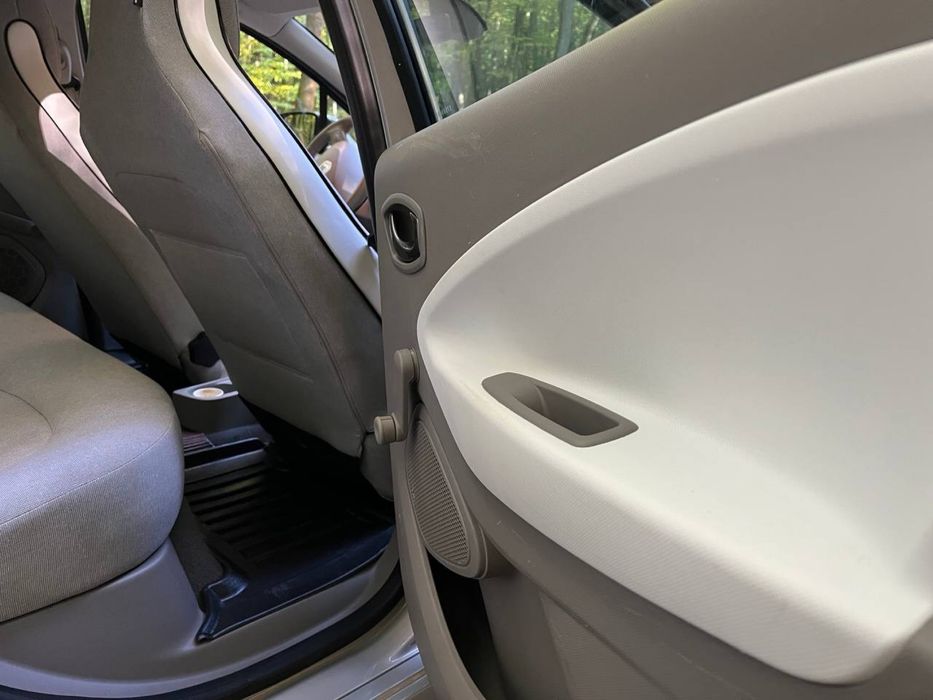 Renault zoe 41kwh 2017р запас ходу 300км