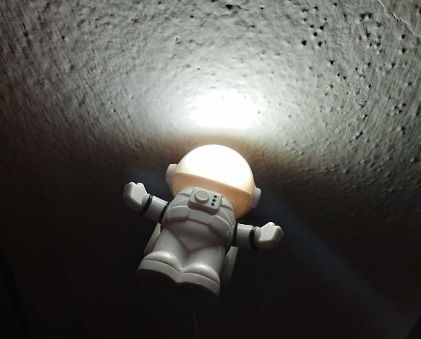 Luz led USB em forma de astronauta, leitura, luz de presença