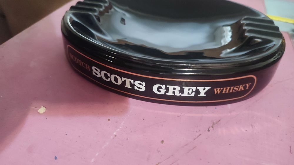 Cinzeiro Scots Grey  em cerâmica com 23 cm ovals
