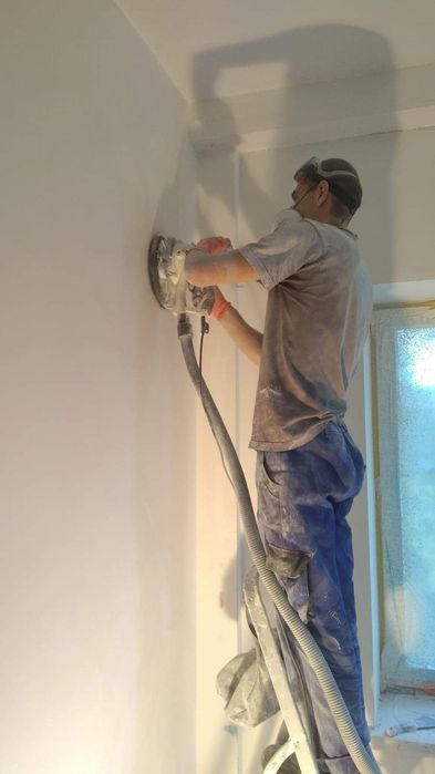 Szpachlowanie, gładzie, malowanie.