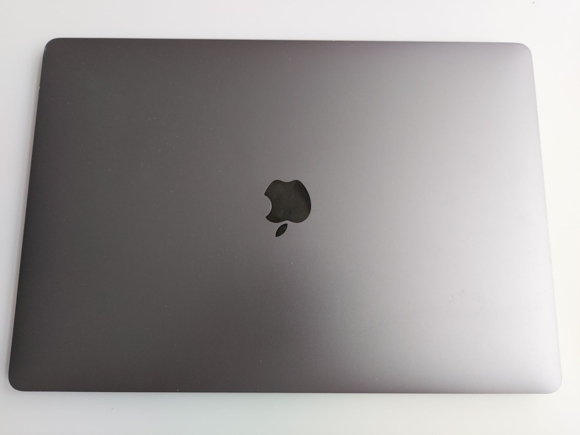 Macbook pro 15, 2017, i7/16/512, Radeon