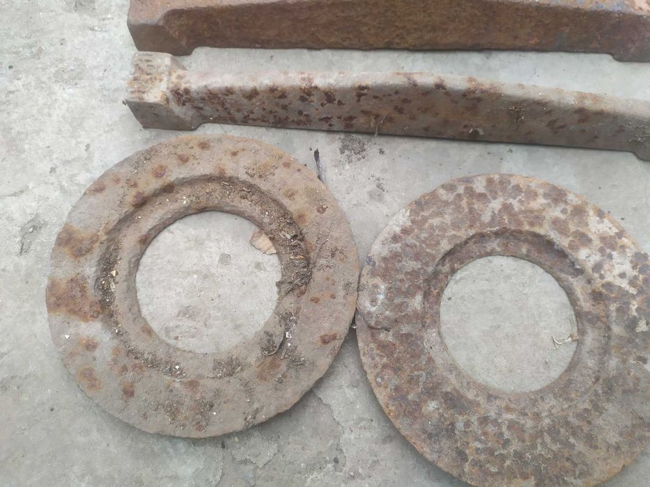 Плиты чугунные для печки , круги и колосники.