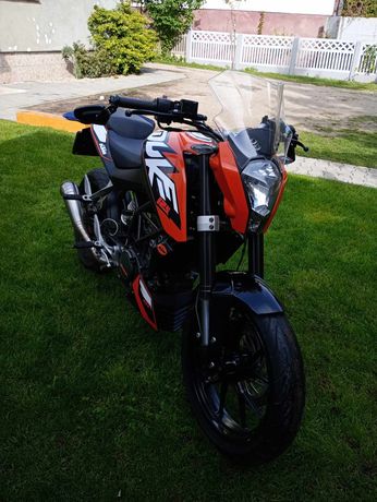 KTM   Duke.  125