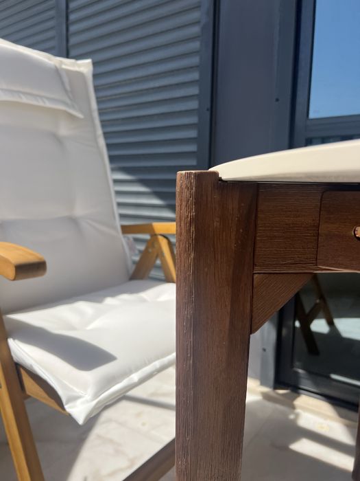 Mesa Jardim redonda em cimento e madeira de acácia (100cm diâmetro)