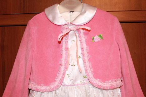 Нарядное белое платье с вышивкой и розовым болеро на любой праздник