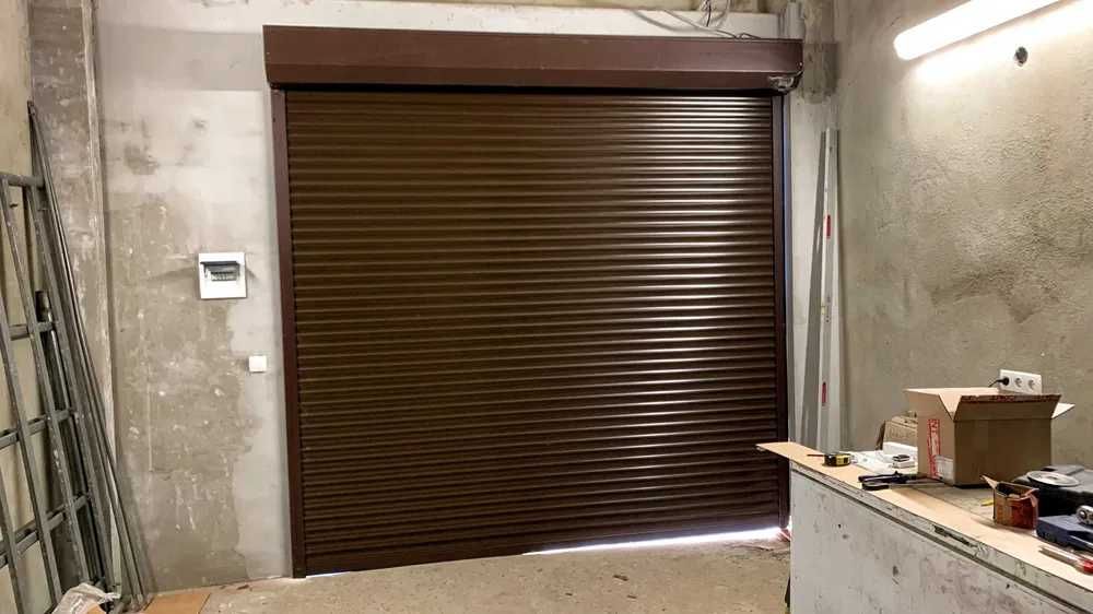 Гаражні ролетні та секційні ворота для нестандартних проємів у гараж