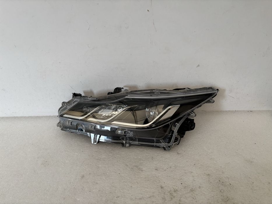 Toyota Corolla E21 sedan 18- lampa lewy przód lewa przednia