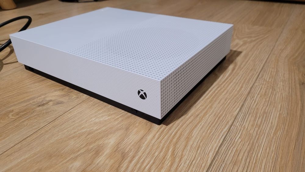 Konsola Xbox S series Digital Edition + 2 pady kontrolery