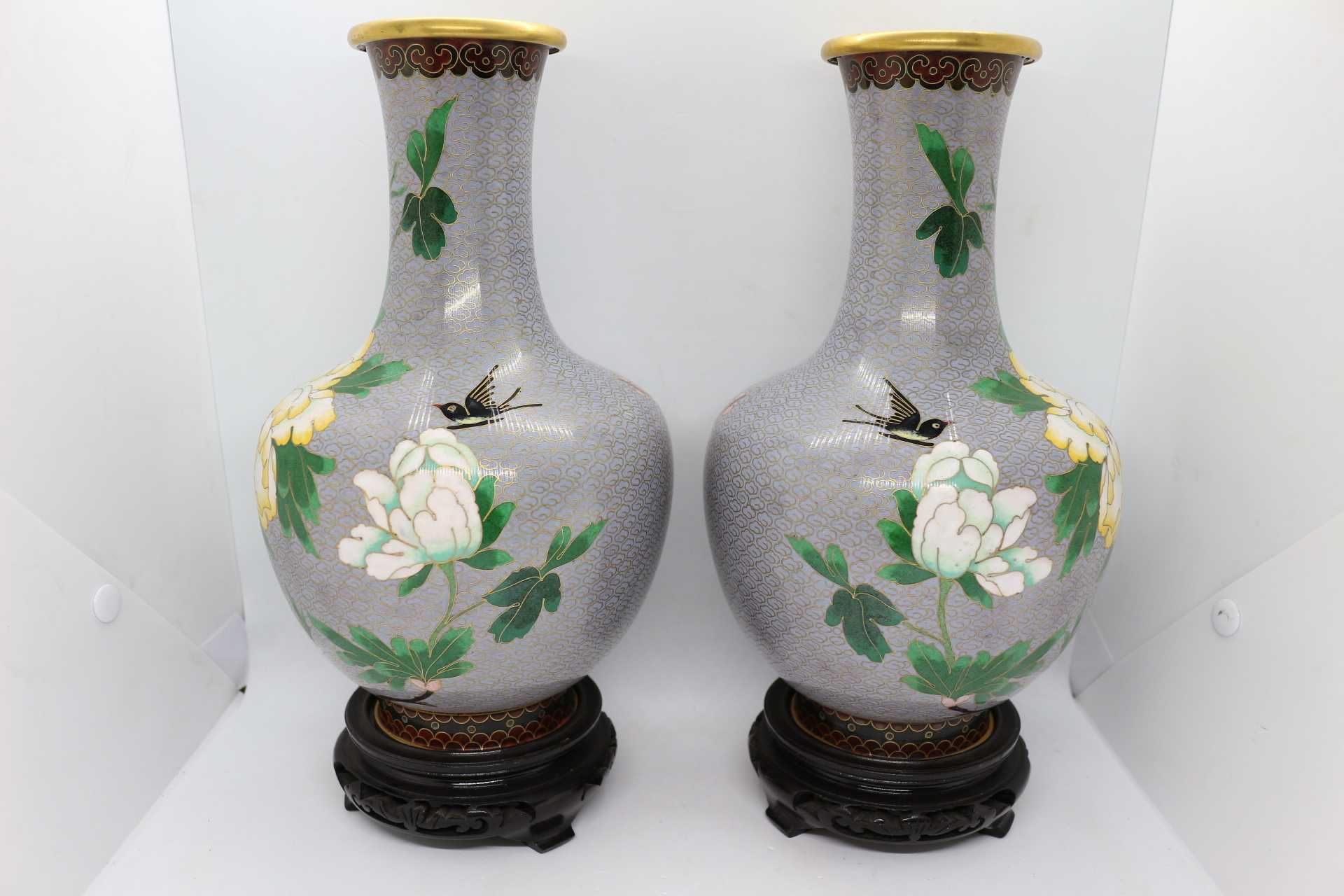 Par de Jarras Chinesas em Metal Cloisonné Cinza Flor Lotus XX 30 A cm