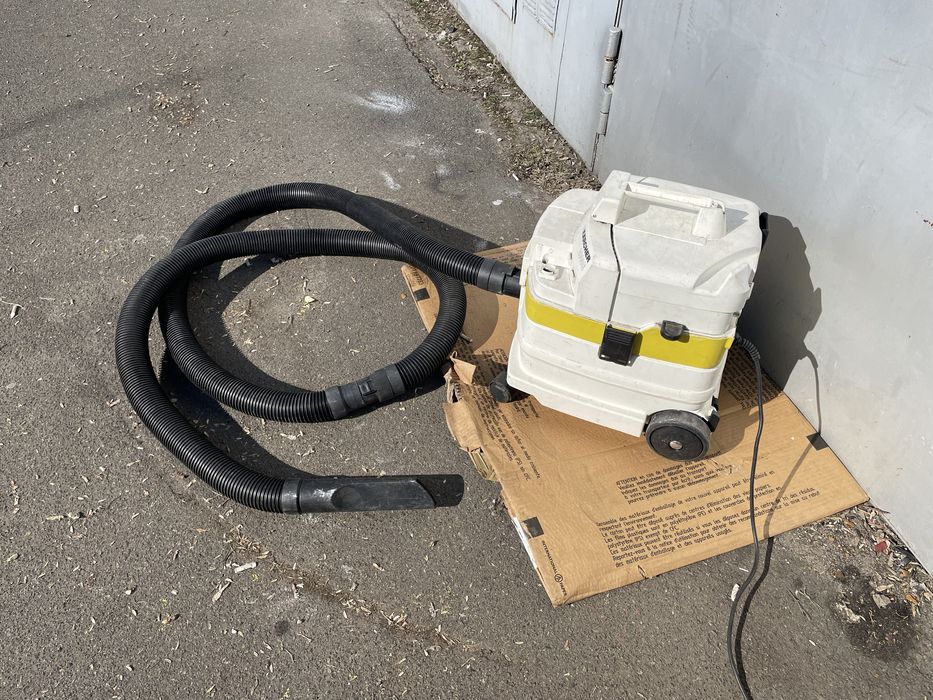 пилосос  Karcher 2000E