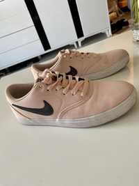 Nike pudrowy roz