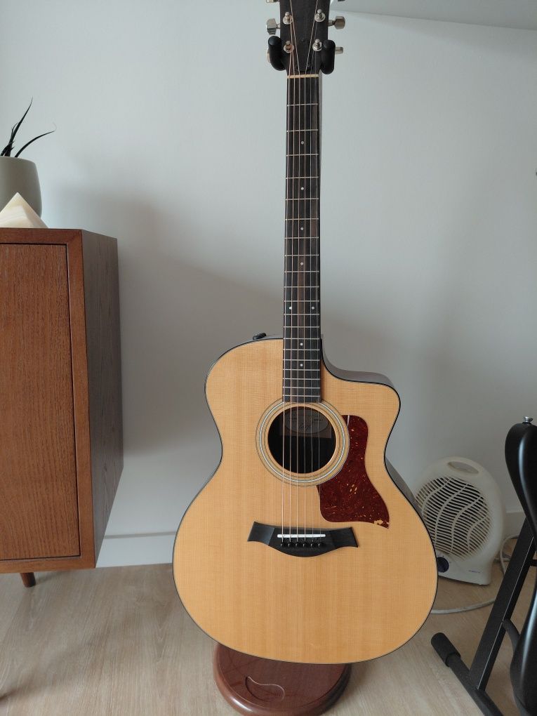 Taylor 214 ce plus