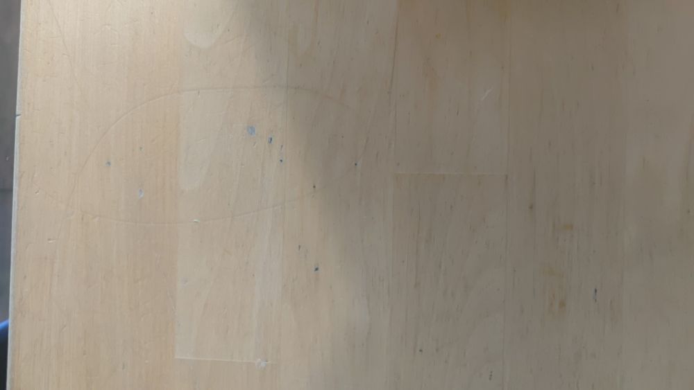 Drewniany stół z 4 krzesłami-rezerwacja