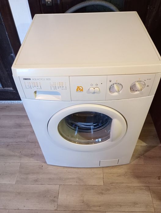 Пральна машина в гарному стані