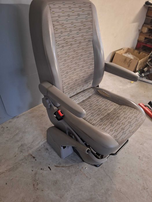 Fotel kierowcy Kapitański VW Transporter T5 FL