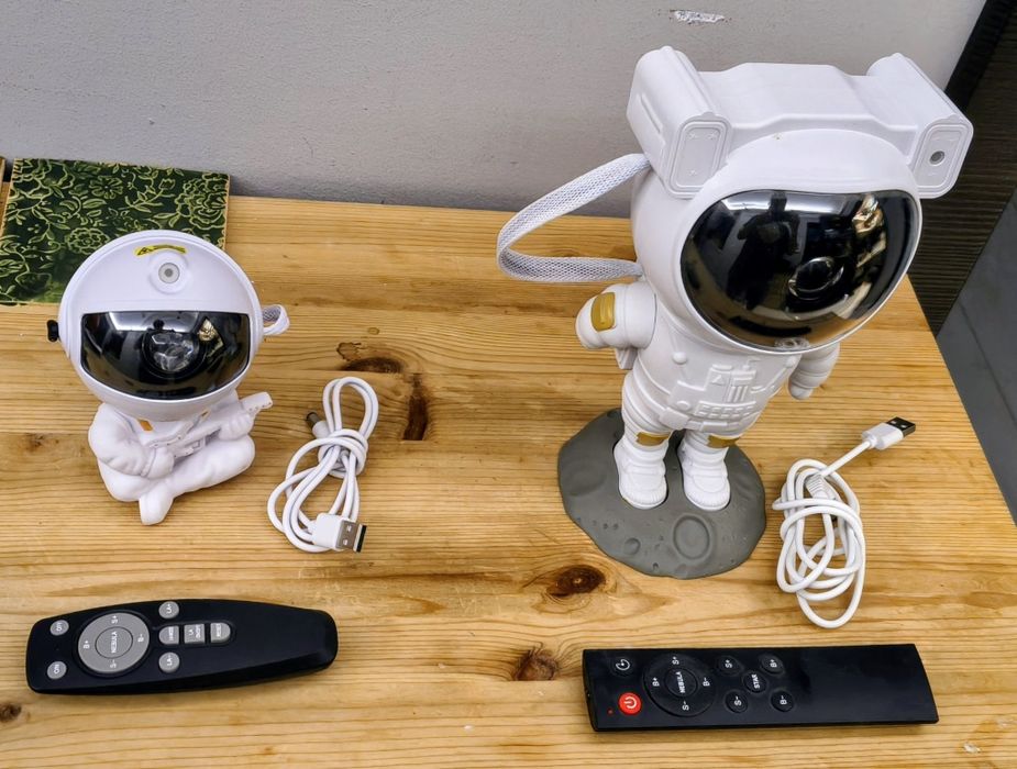 Astronauta projektor duży i mały z pilotami (Zestaw 2 sztuk)