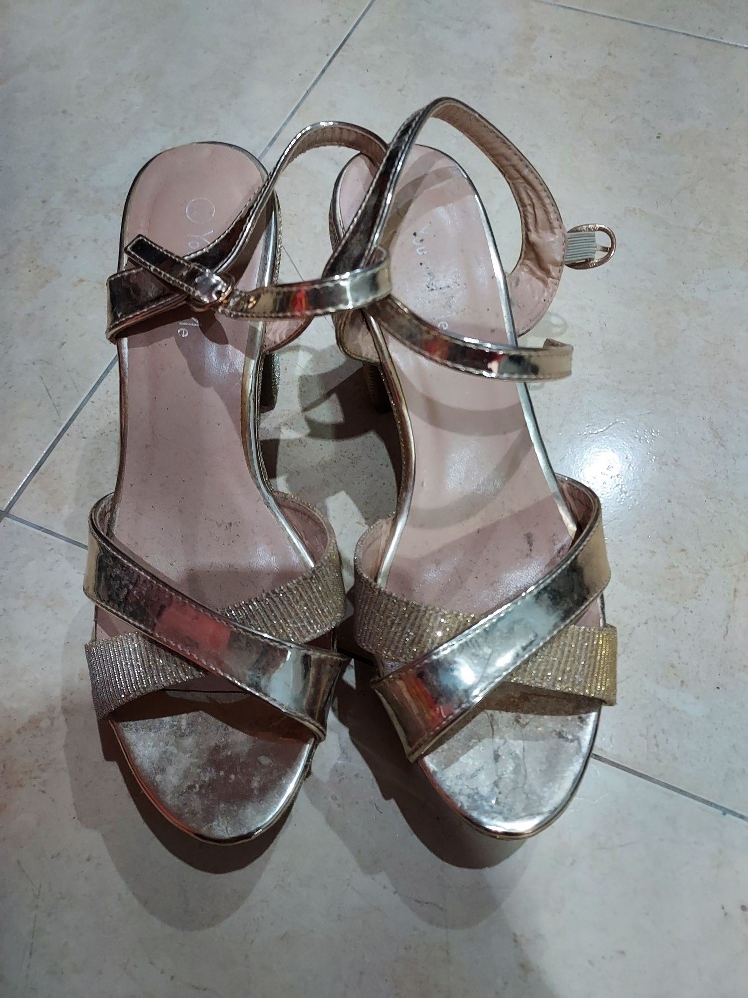 Vendo sapatos como novos
