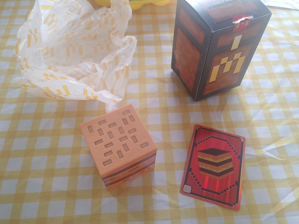 Figurka kolekcjonerska minecraft crystal big mac burger hamburger